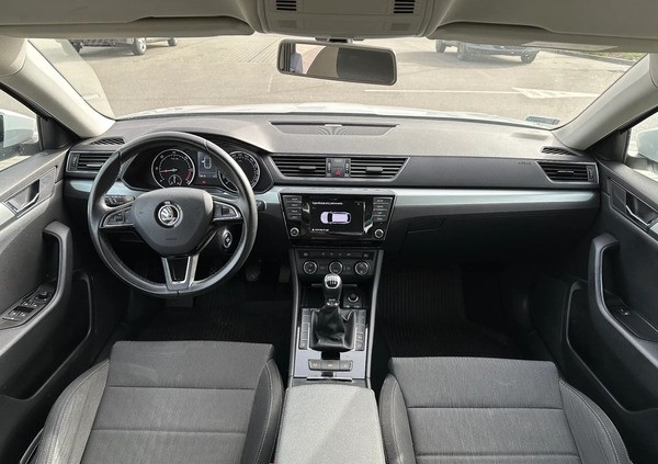 Skoda Superb cena 52900 przebieg: 198000, rok produkcji 2016 z Gdańsk małe 121